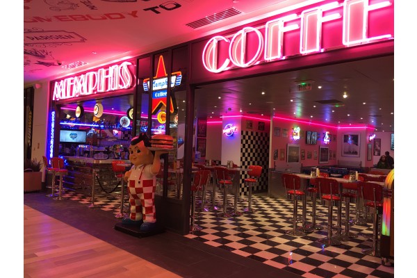 Memphis Coffee ouvre son premier restaurant franchisé à Paris