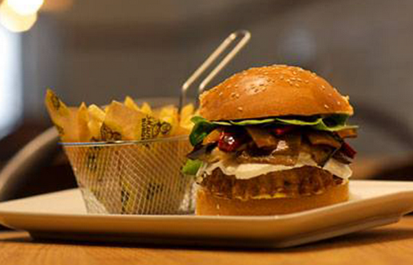 L’Avocado Burger : l’innovation estivale de la franchise Mythic Burger