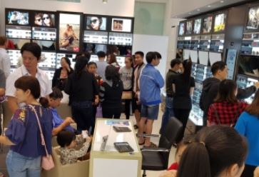 Une première ouverture au Vietnam pour le réseau Alain Afflelou