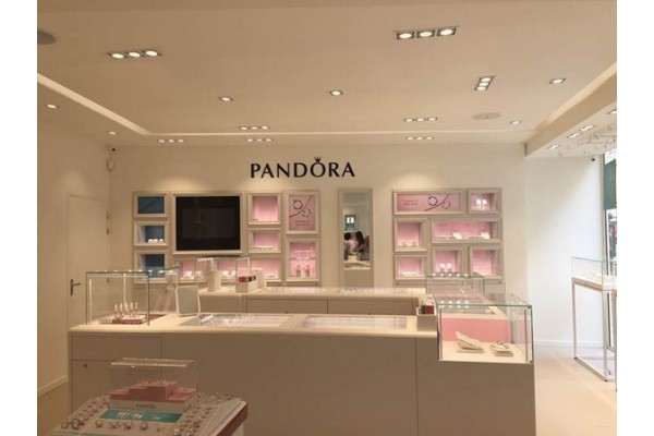 L’enseigne PANDORA continue son développement en franchise